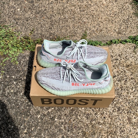 Yeezy 350 v2 Blue Tint size 9.5 mens og all VVNDS worn only a few times